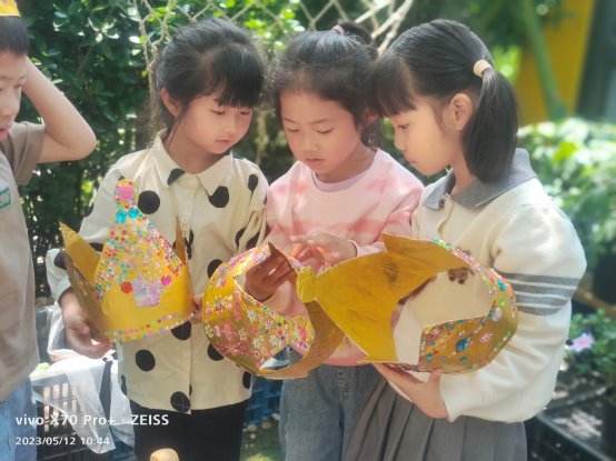 小孩们在吃东西
低可信度描述已自动生成